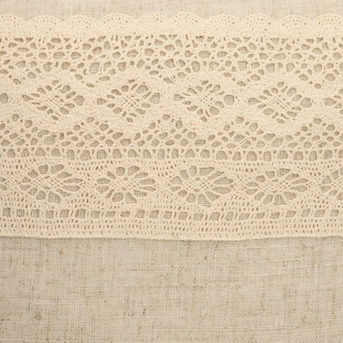 poszewka_renda_bezowa_z_k_6.webp Poszewka Renda Bezowa Z Koronka 45X45 Cm