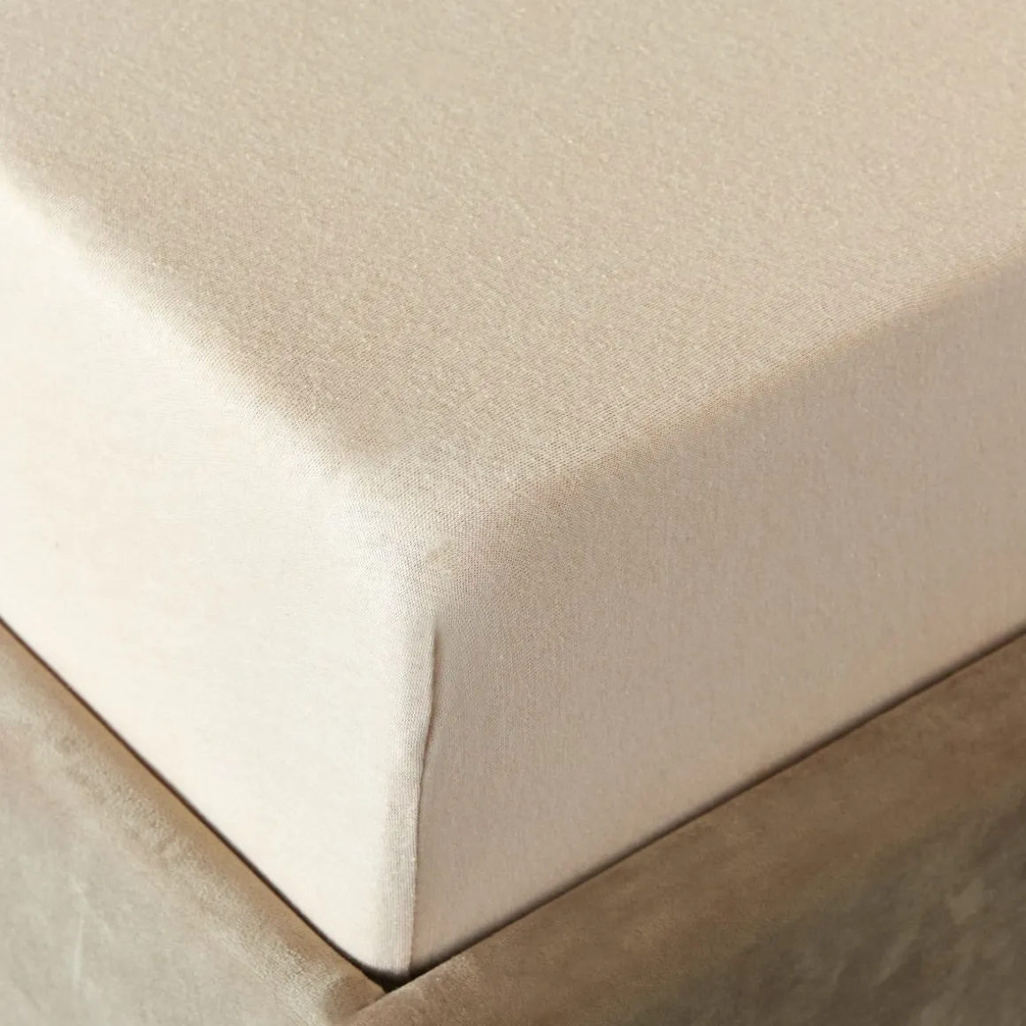 przescieradlo_claire_jers_0-17.webp Przescieradlo Claire Jersey Bezowe 160X200 Cm