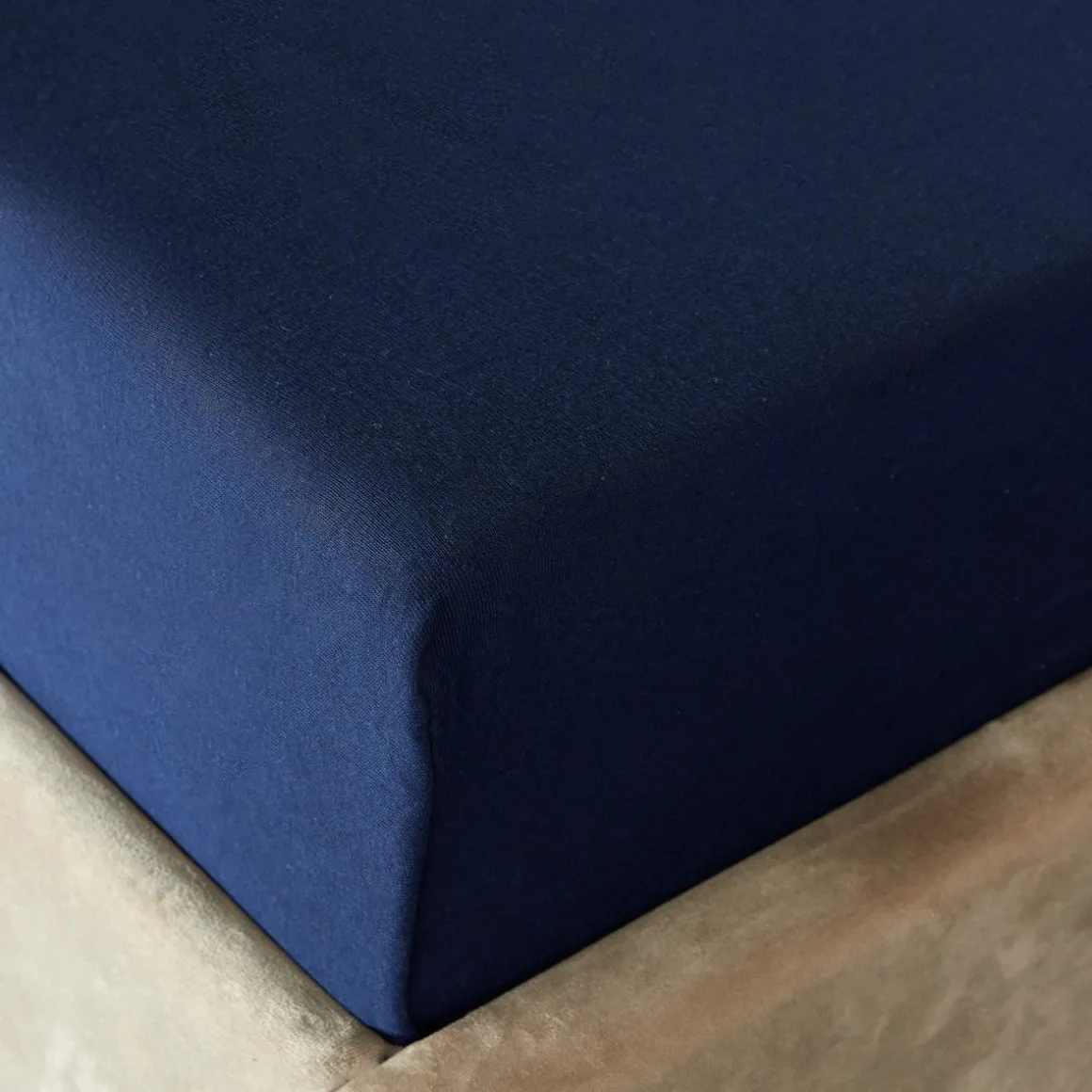 przescieradlo_claire_jers_0-18.webp Przescieradlo Claire Jersey Granatowe 160X200 Cm