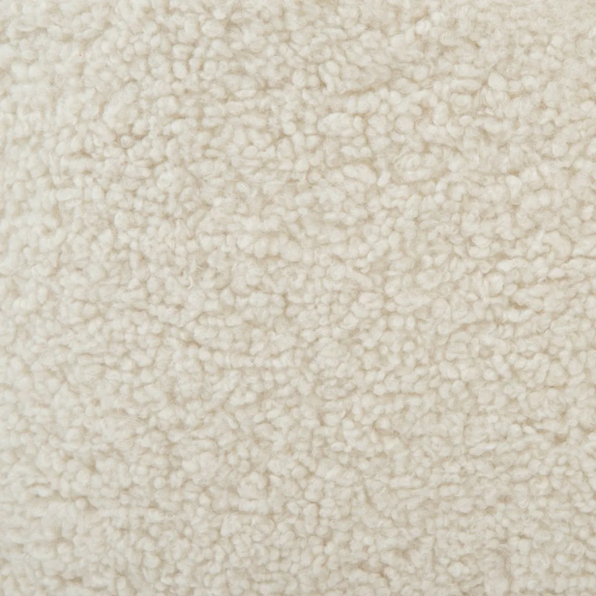 pufa_alda_bezowa_w_tkanin_4.webp Pufa Alda Bezowa W Tkaninie Teddy 50X40X44 Cm