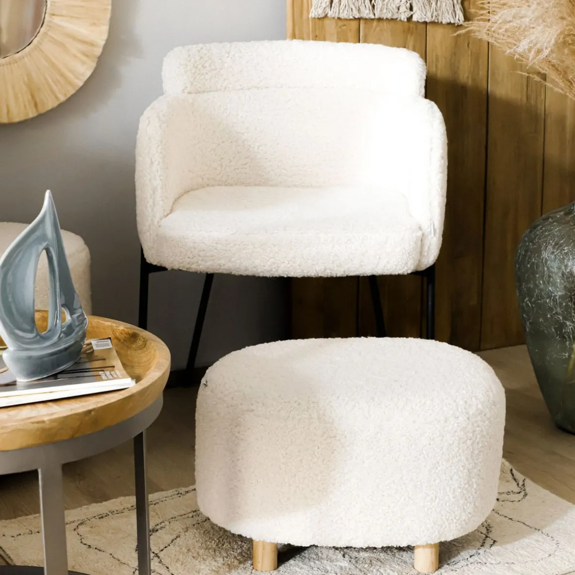 pufa_alda_boogie_bezowa_w_0.webp Pufa Alda Boogie Bezowa W Tkaninie Teddy 50X40X31 Cm