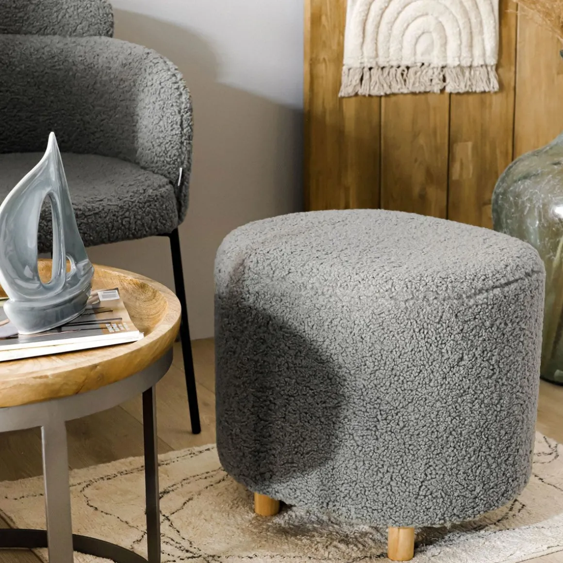 pufa_alda_szara_w_tkanini_0.webp Pufa Alda Szara W Tkaninie Teddy 50X40X44 Cm