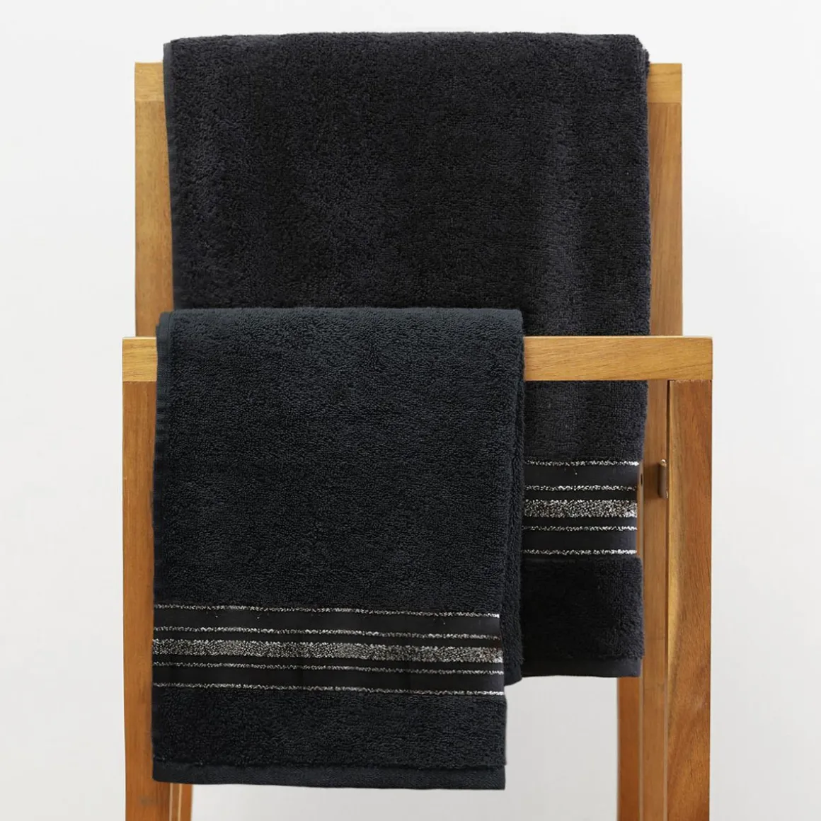 rcznik_duke_z_paskami_lur_0-1.webp Ręcznik Duke Z Paskami Lureksowymi 50X90 Cm