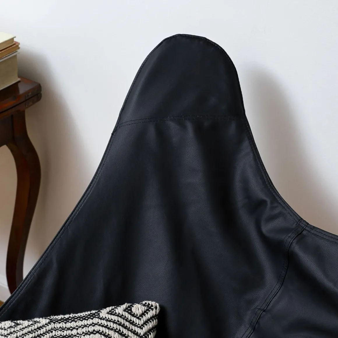 siedzisko_butterfly_wymie_7.webp Siedzisko Butterfly Wymienne Do Fotela - Czarna Eco Skora 76X97 Cm