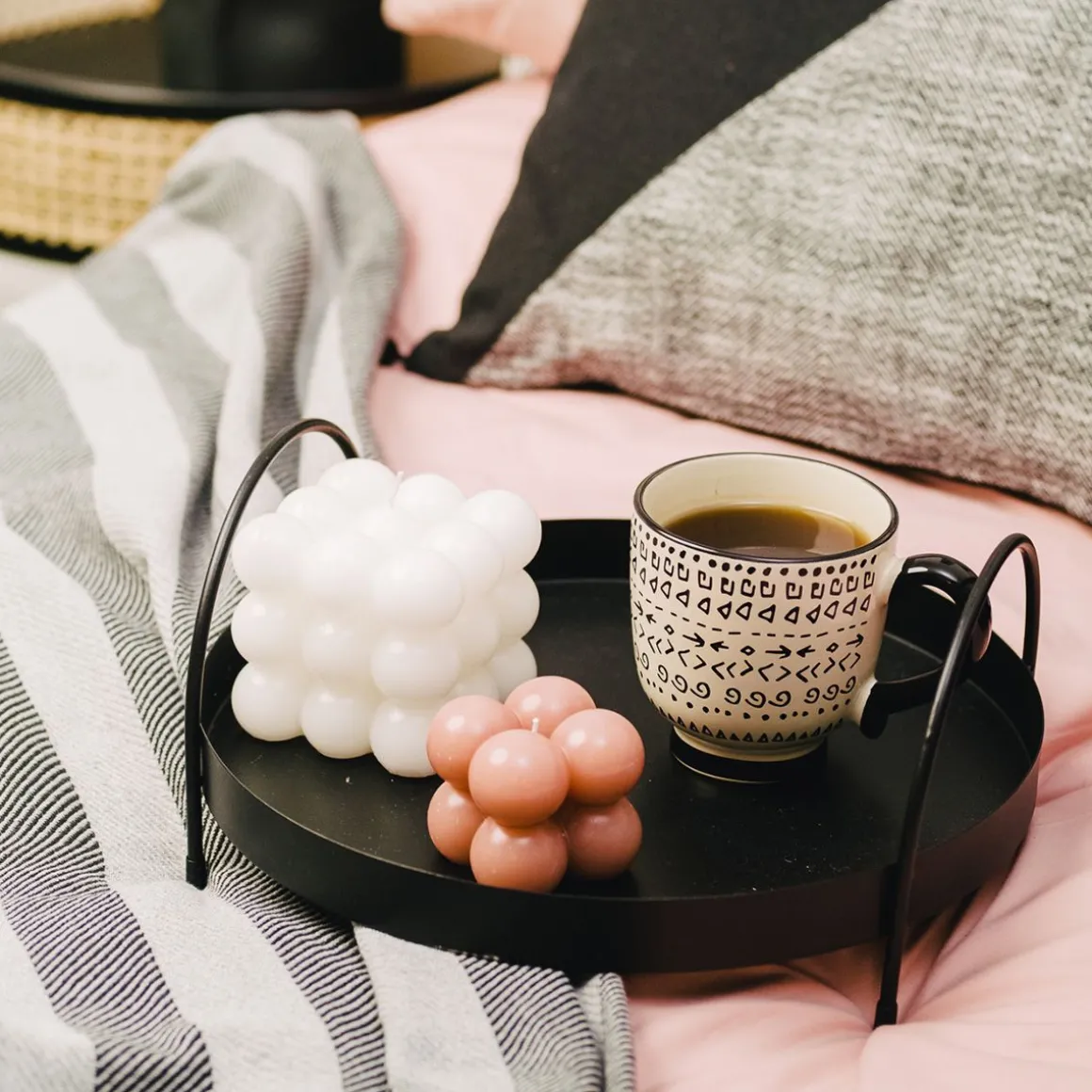 swieca_bubble_rozowa_xx_c_7.webp Swieca Bubble Rozowa 6X6X6 Cm