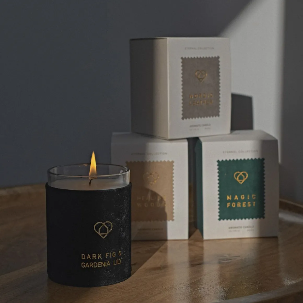 swieca_zapachowa_eternal__2-4.webp Swieca Zapachowa Eternal Dark Fig & Gardenia Lily 230 G