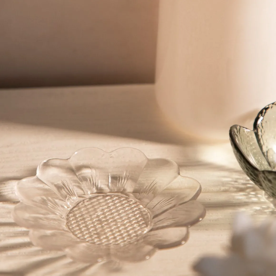 talerzyk_caren_w_ksztalci_6.webp Talerzyk Caren W Ksztalcie Kwiatka Transparentny 11 Cm