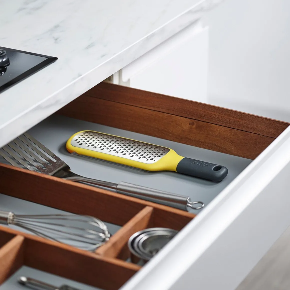 tarka_grip_grater_na_misk_4.webp Tarka Grip Grater Na Miske Z Duzymi Oczkami 26,5X7,8 Cm