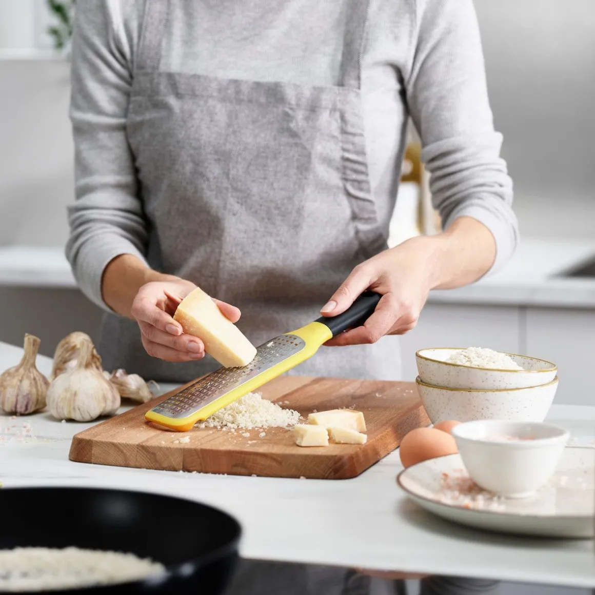 tarka_grip_grater_na_misk_7.webp Tarka Grip Grater Na Miske Z Duzymi Oczkami 26,5X7,8 Cm