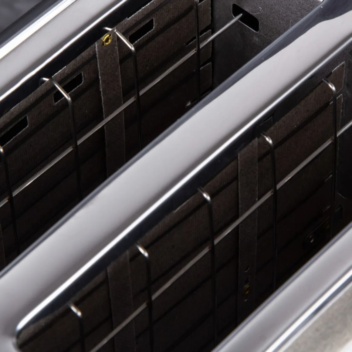 toster_metallic_black_kan_4.webp Toster Metallic Black 2-Kanapkowy 750-850 W