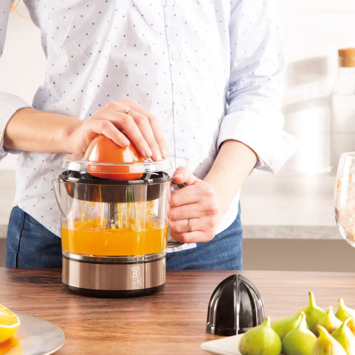 wyciskarka_do_cytrusw_ros_0.webp Wyciskarka Do Cytrusów Rose Gold Elektryczna 40 W 700 Ml