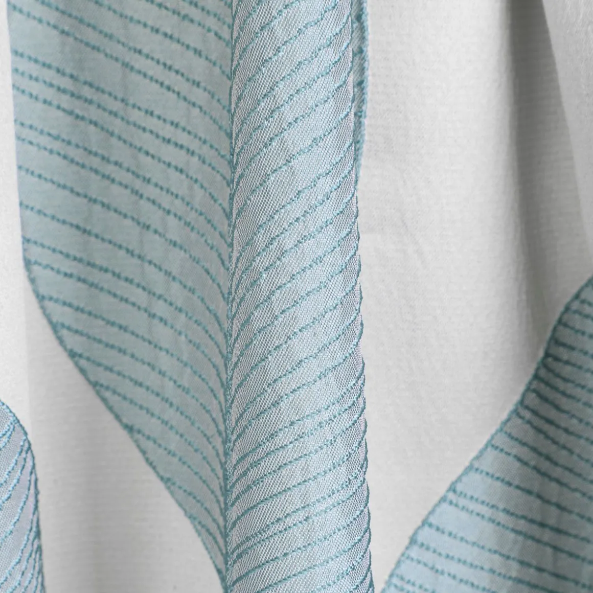 zaslona_daira_w_niebieski_1.webp Zaslona Daira W Niebieskie Liscie 140X250 Cm