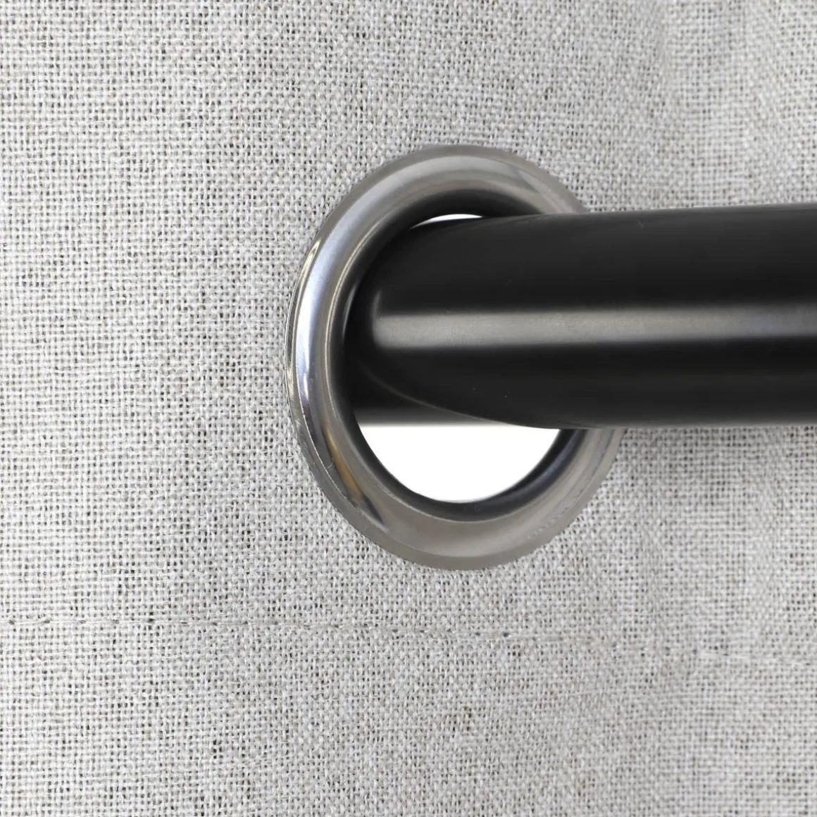 zaslona_mores_zaciemniaja_4.webp Zaslona Mores Zaciemniajaca Bezowa 140X250 Cm