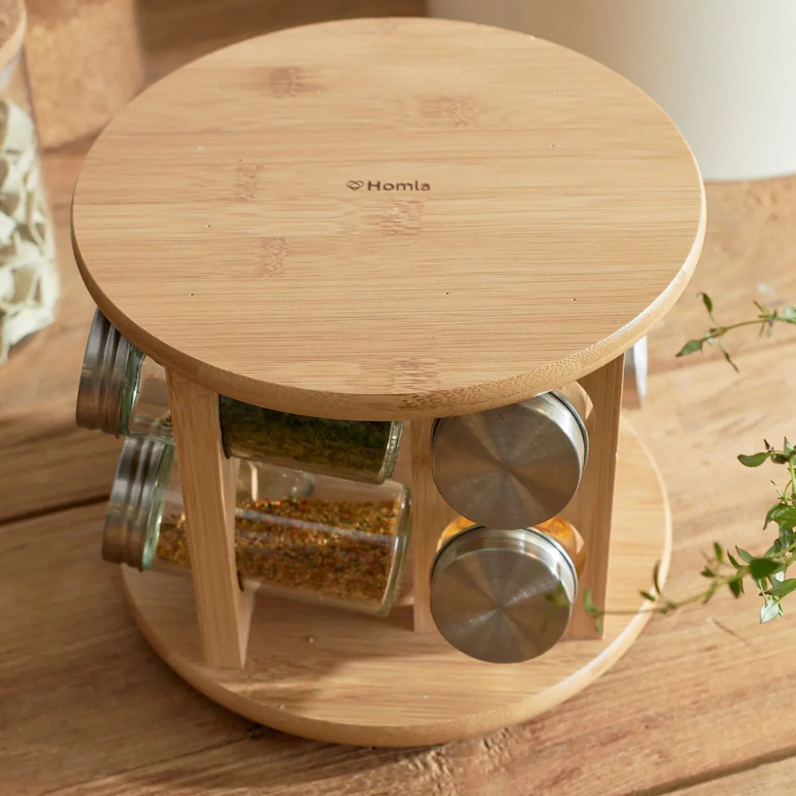 zestaw_przyprawnikow_bamb_5.webp Zestaw Przyprawnikow Bambou Na Obrotowym Stojaku - 8 Sloiczkow 15X19 Cm